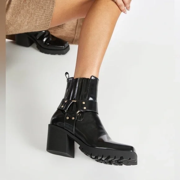 SHOE DAZZLE Black Ankle Boots Buckle Detail Lug Sole Moto Combat Shoes Size 9.5 - Picture 2 of 13